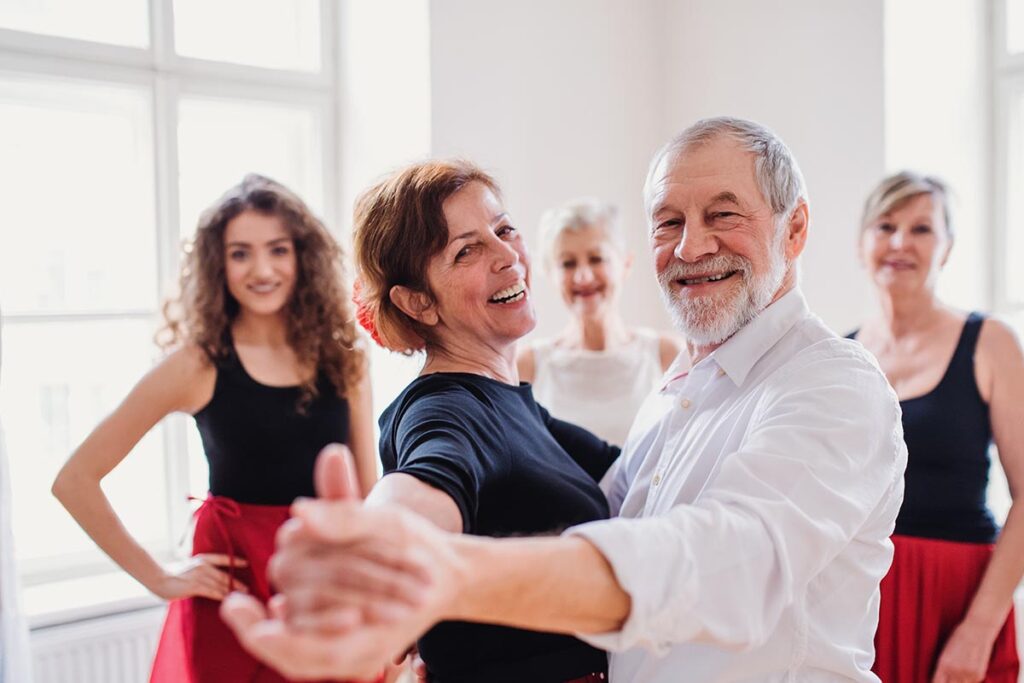 6 Health Benefits of Socializing for Seniors